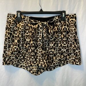 Miss Tina by‎ Tina Knowles Leopard Print Shorts Mob Wife Size 12 Bold Animal